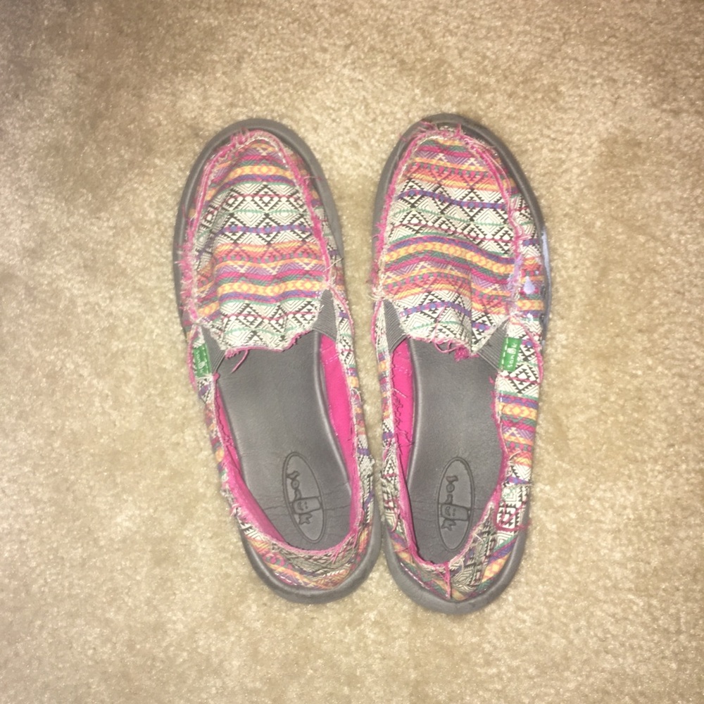 Tribal sanuks
